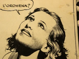 Dettaglio di una vignetta in bianco e nero: una figura umana con capelli ondulati guarda verso l’alto, con il viso disegnato tramite puntinatura. In alto a sinistra è presente un fumetto con la scritta ‘È l’OroHena?’ Si tratta di un'opera di Franco Caprioli, intitolata l’Isola giovedì, pag.49.